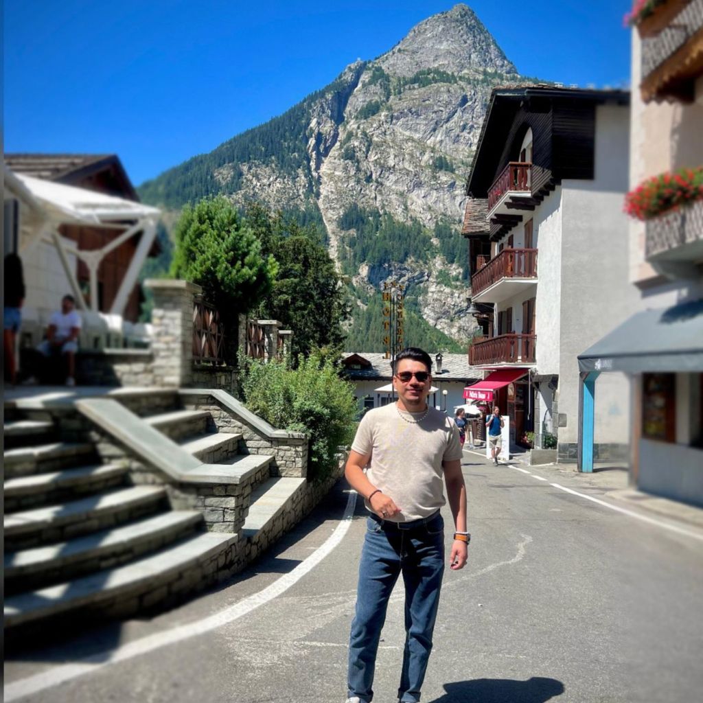 Fotografia che ritrae Il pittore romano, Marcos Gutiérez in Valle d'Aosta